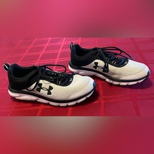 Under Armour Mens SZ 11